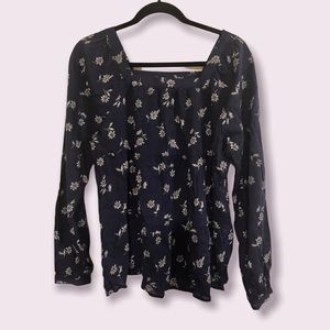 🌟SALE 2/$10.00‼️ OLD NAVY Women’s long Sleeve Navy Floral Blouse size M